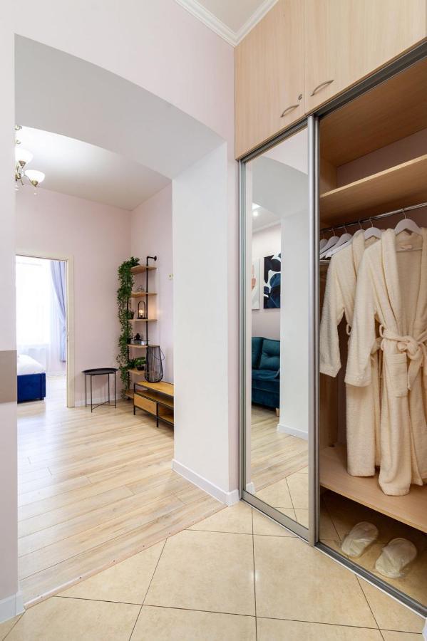 Avangard Magnus Apartment Lviv Buitenkant foto